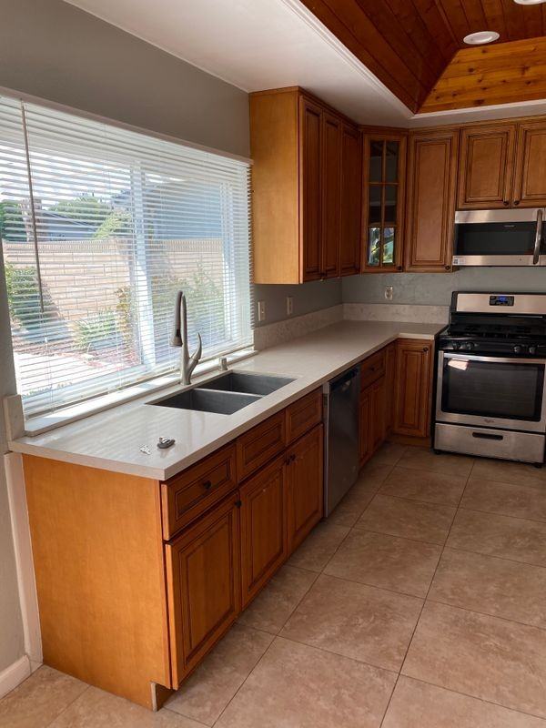 2441 Saint Clair Ave - Photo 5 of 12