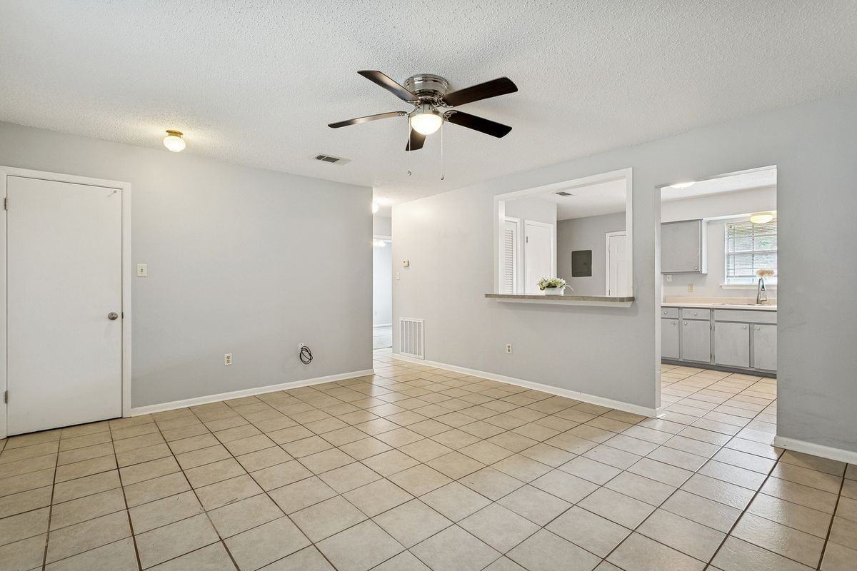 222 E Saint Mary Dr - Photo 2 of 11