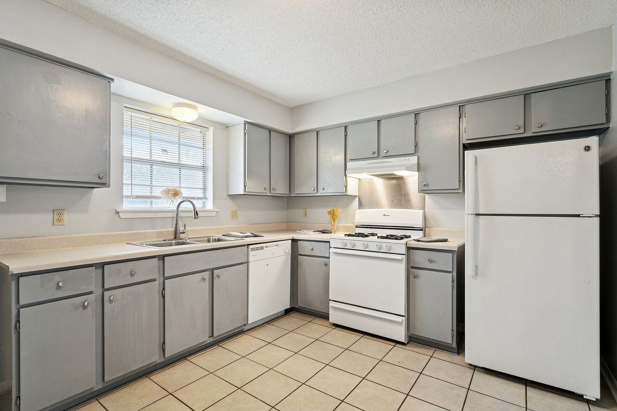 222 E Saint Mary Dr - Photo 3 of 11