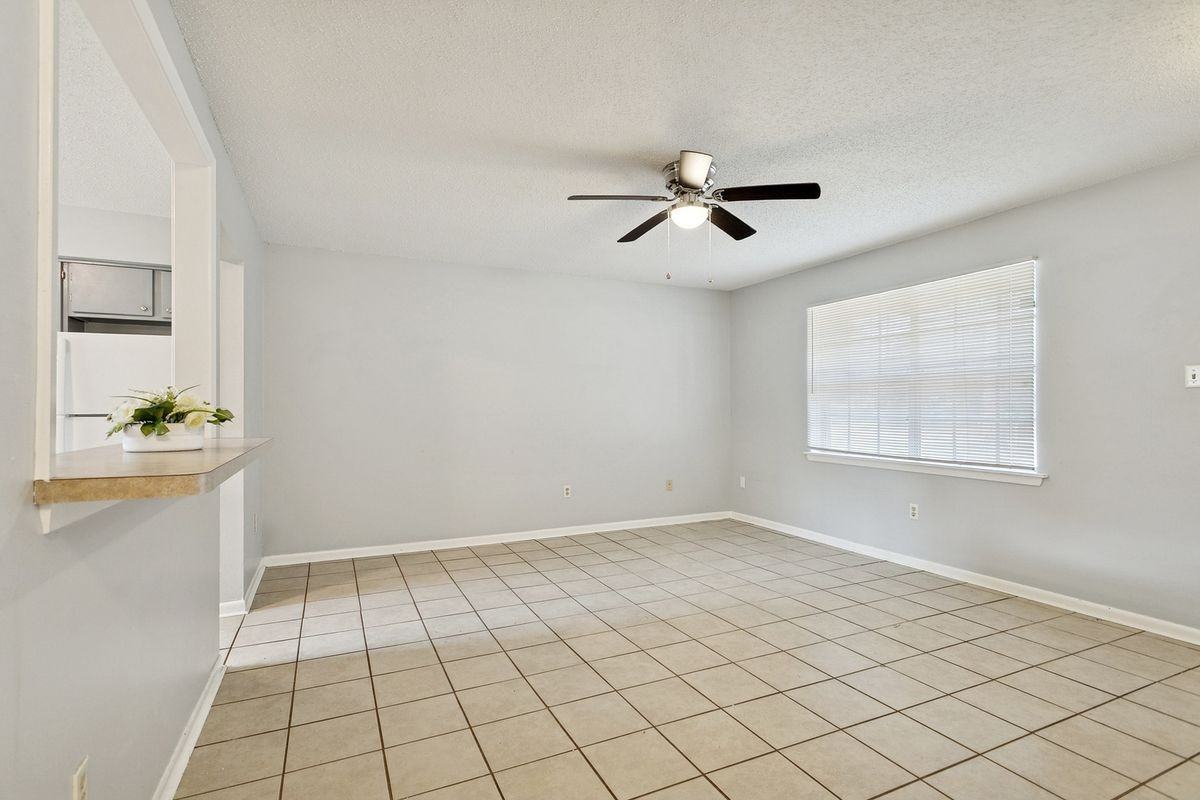 222 E Saint Mary Dr - Photo 5 of 11