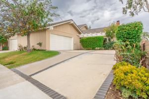 featured image of 4985 Paseo Segovia