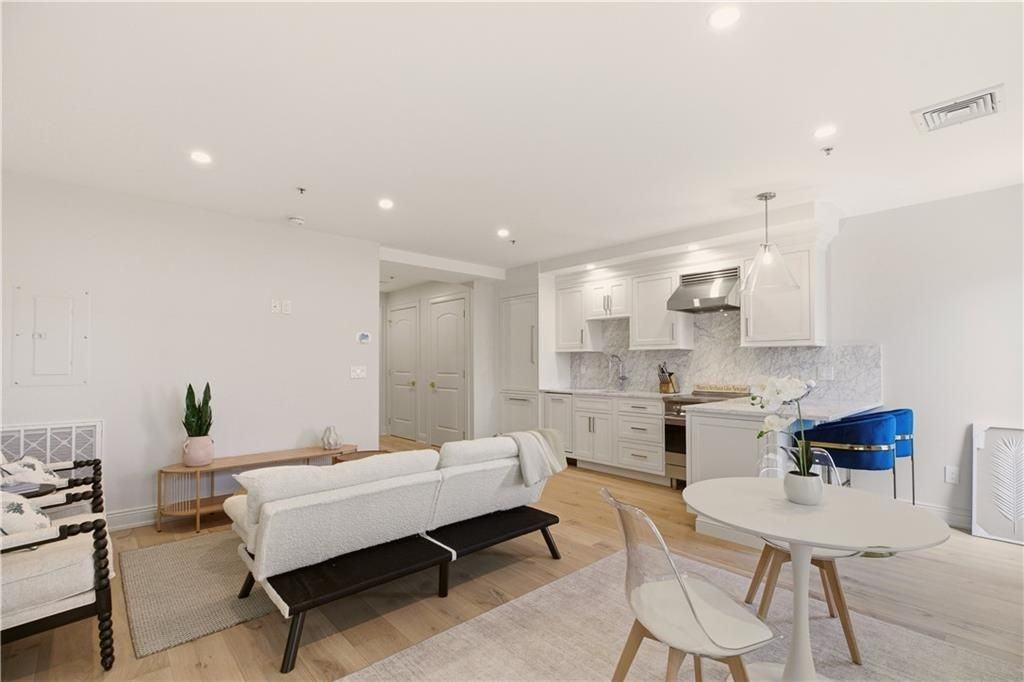 10 Brown And Howard Wharf ##105 - Photo 2 of 17