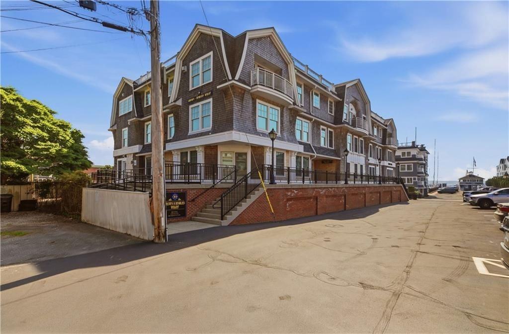 10 Brown And Howard Wharf ##105 - Photo 3 of 17