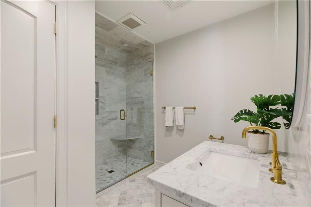 10 Brown And Howard Wharf ##105 - Photo 7 of 17