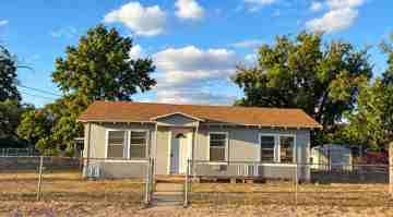 featured image of 604 E 23rd St