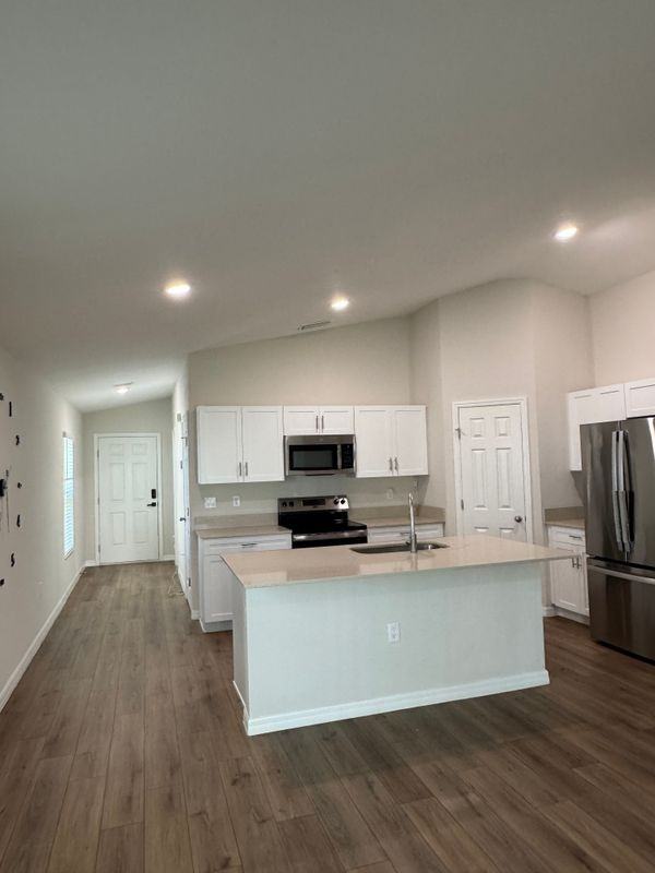 1563 Ellesmere Ave - Photo 2 of 16