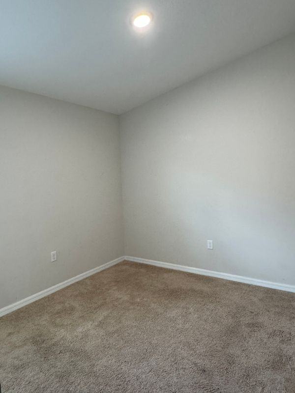 1563 Ellesmere Ave - Photo 6 of 16
