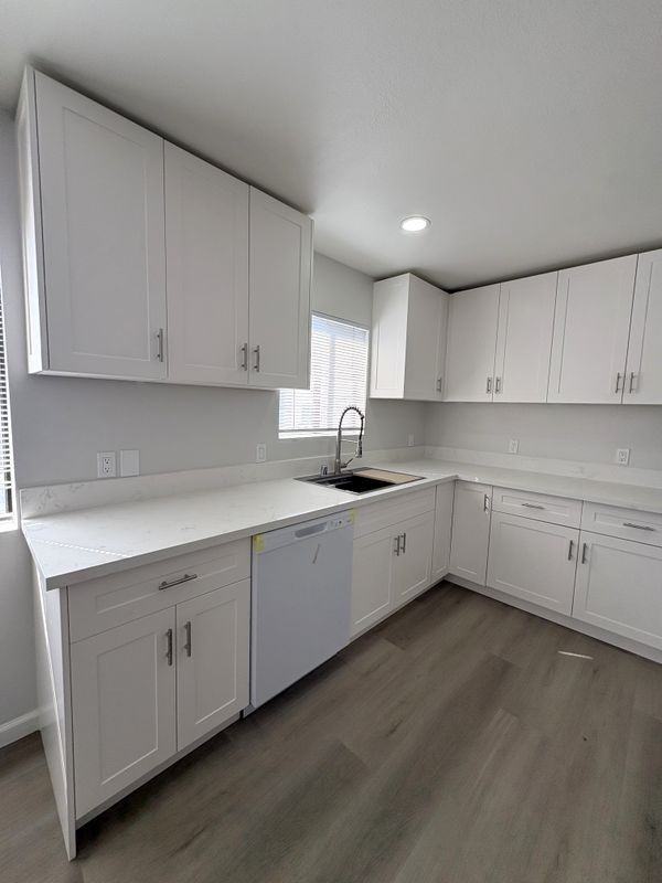 507 N Serrano Ave ##5 - Photo 6 of 16