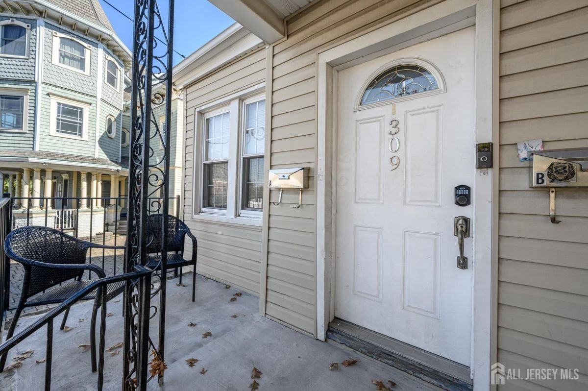 309 Augusta St ##B - Photo 3 of 21
