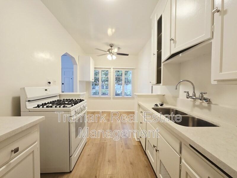 408 E Harvard St #C - Photo 2 of 5