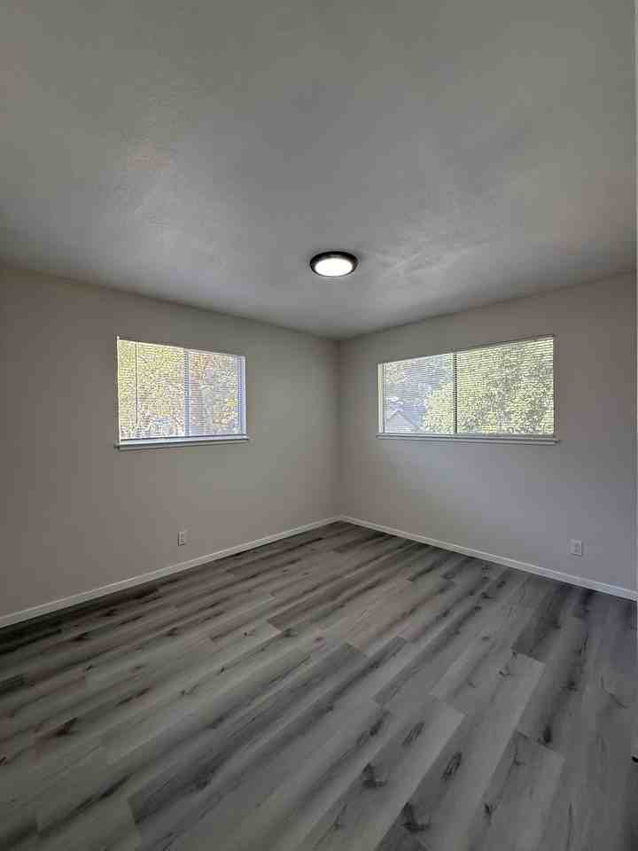 1514 V Street - Photo 5 of 8