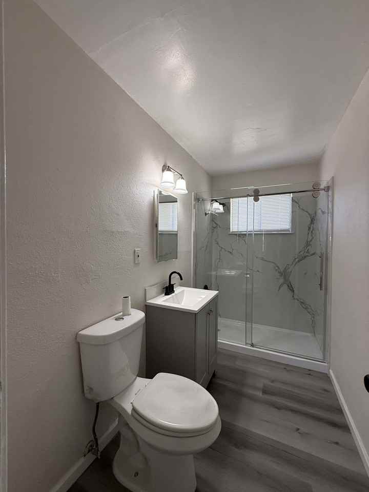 1514 V Street - Photo 6 of 8