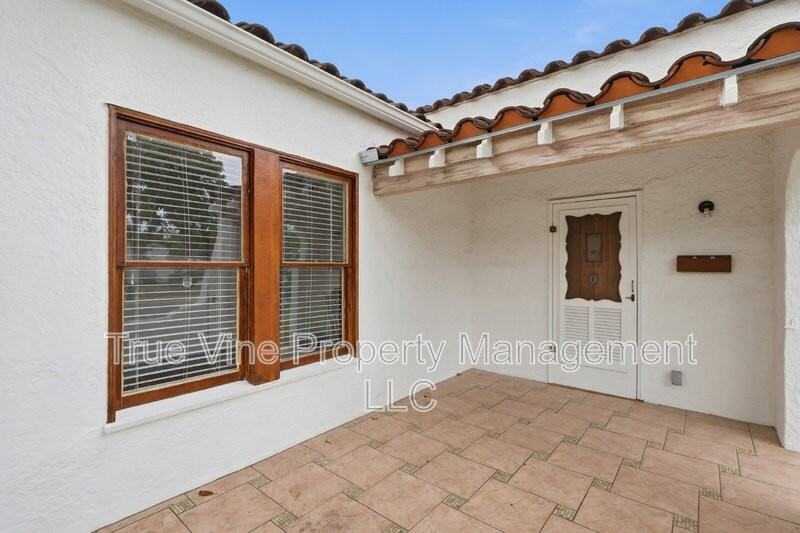 1446 Fulton Ave - Photo 4 of 39