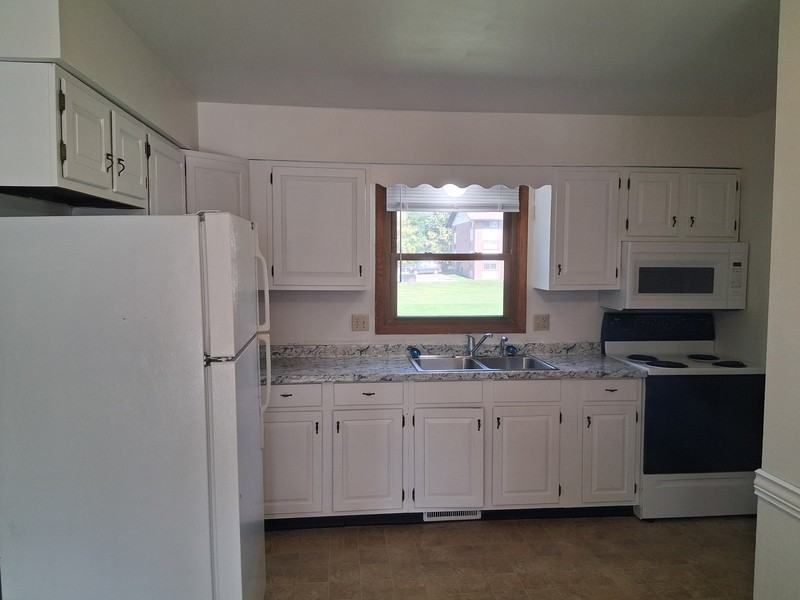 522 Linde Ln - Photo 6 of 15