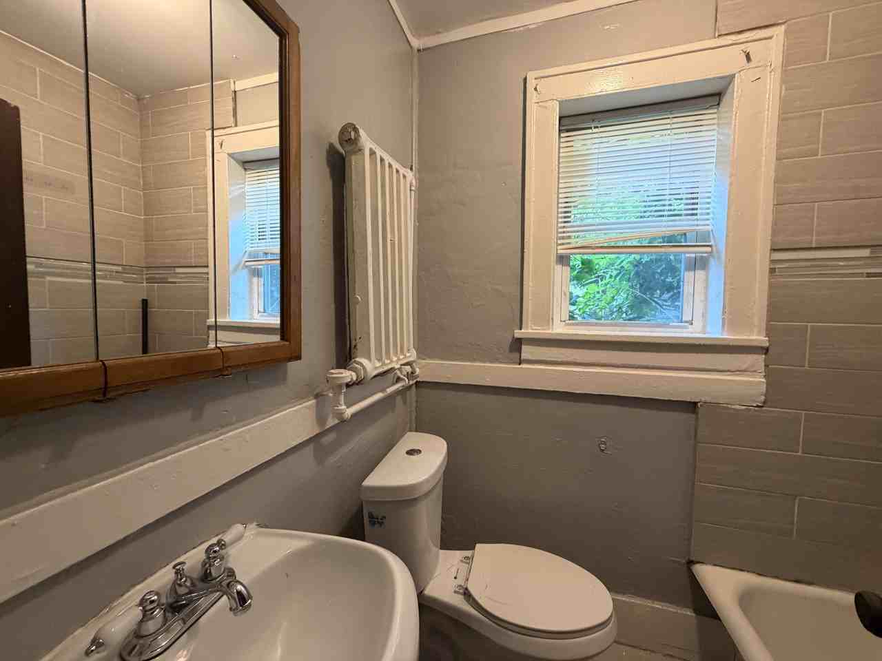 884 Bay Street - Photo 4 of 17