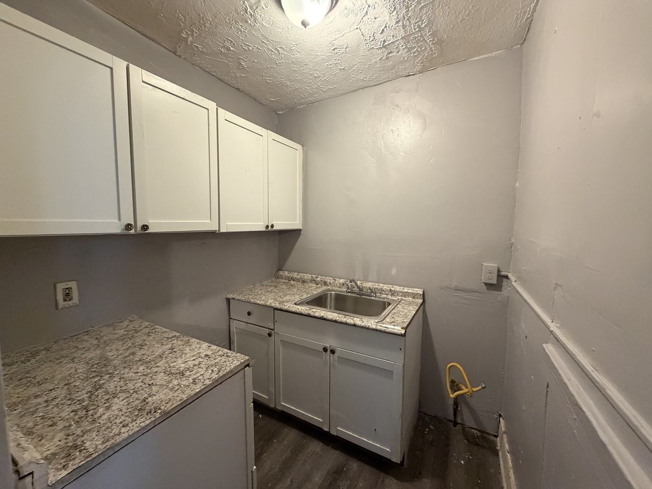 884 Bay Street - Photo 6 of 17