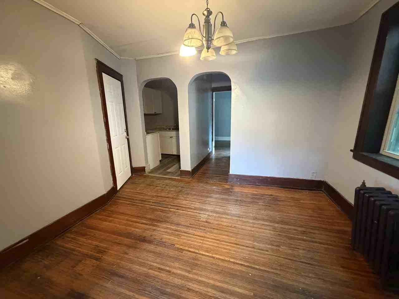 884 Bay Street - Photo 7 of 17