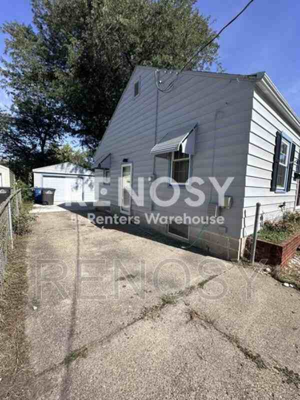 5711 Allison Ave - Photo 3 of 16