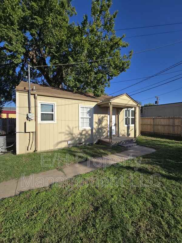 1009 W Maple St #1009 - Photo 2 of 16