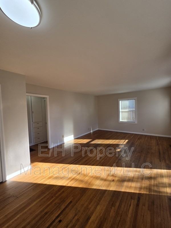 1009 W Maple St #1009 - Photo 3 of 16