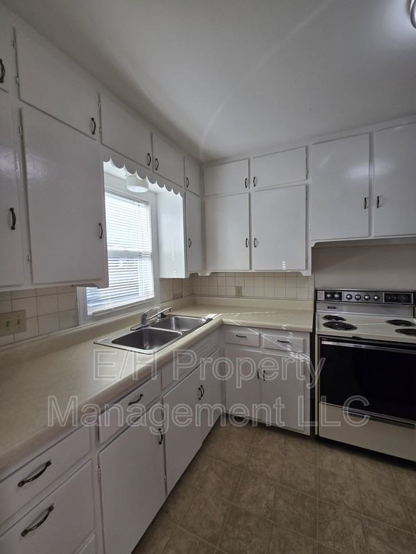 1009 W Maple St #1009 - Photo 5 of 16