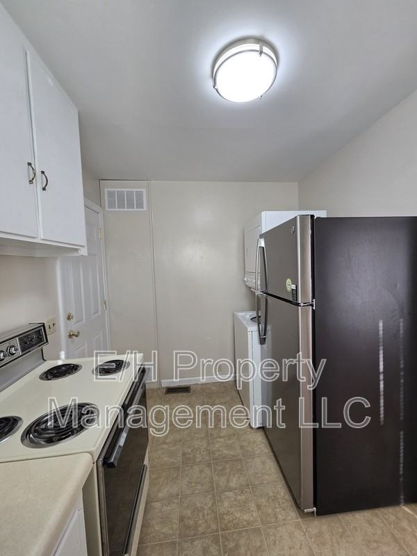 1009 W Maple St #1009 - Photo 6 of 16