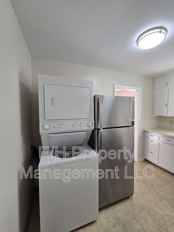 1009 W Maple St #1009 - Photo 7 of 16
