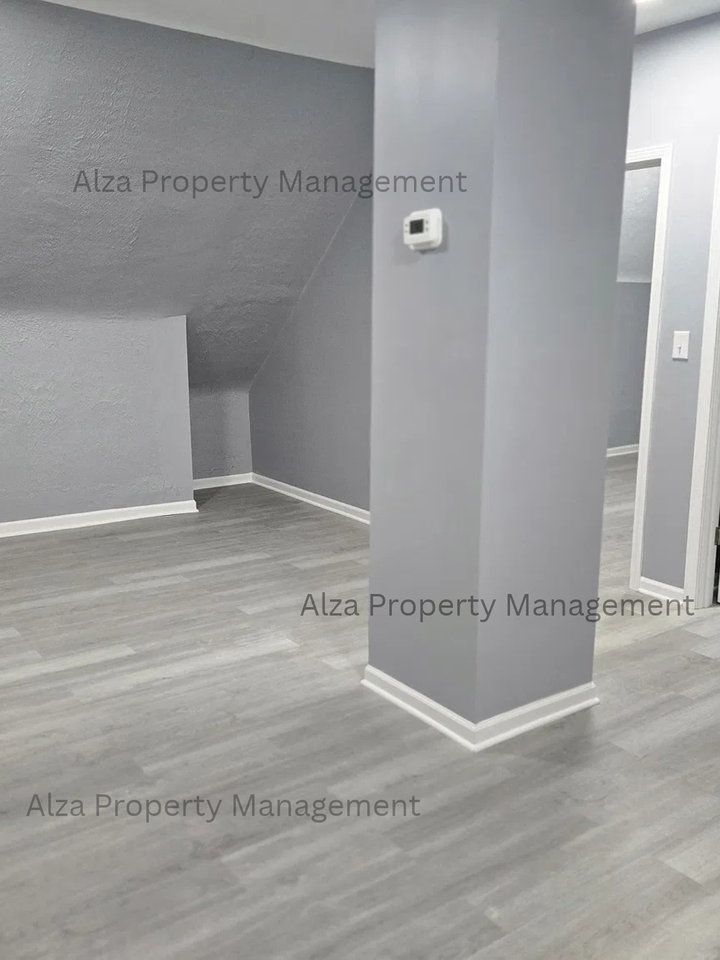 1639 Victoria Avenue - Photo 2 of 8