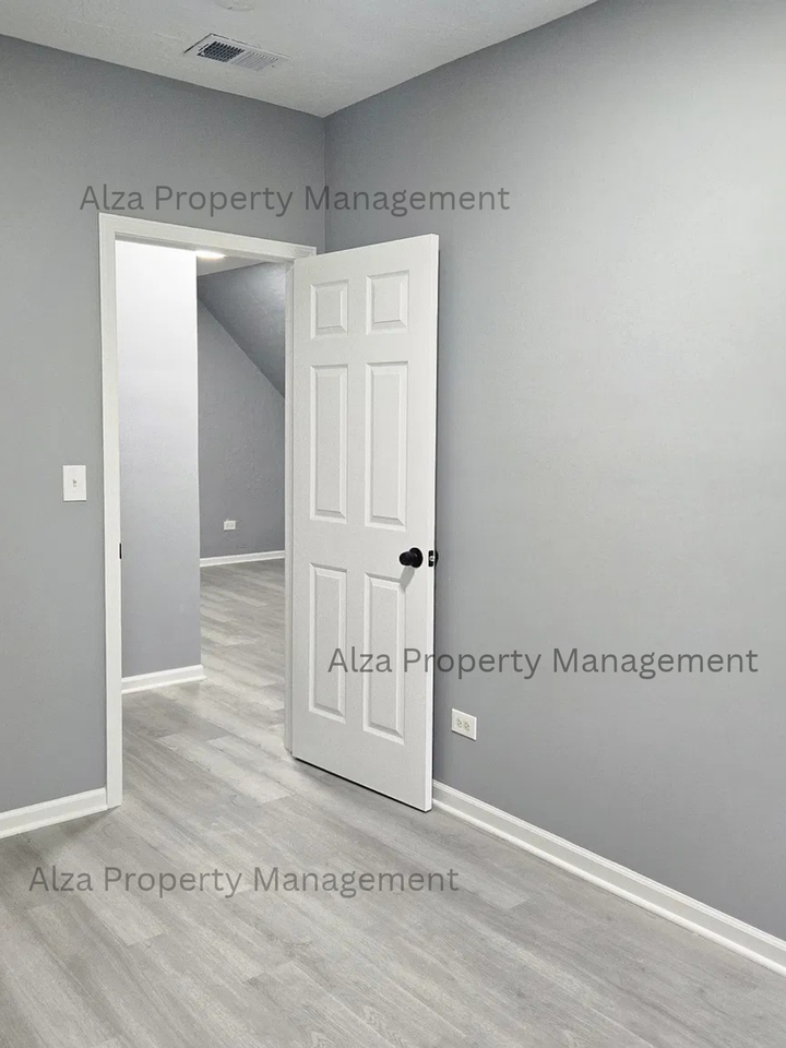 1639 Victoria Avenue - Photo 3 of 8