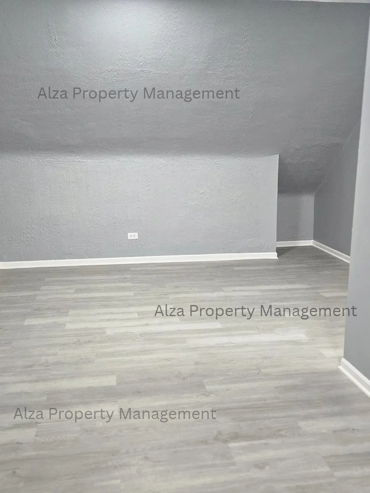 1639 Victoria Avenue - Photo 5 of 8