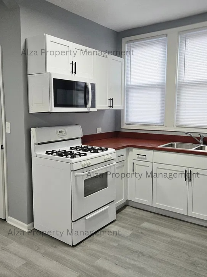 1639 Victoria Avenue - Photo 6 of 8