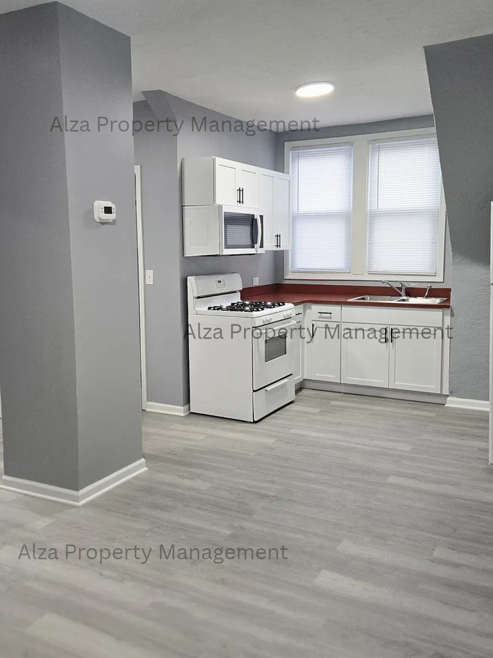 1639 Victoria Avenue - Photo 7 of 8