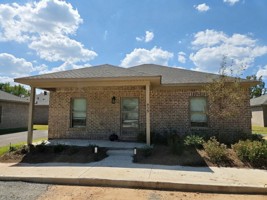 featured image of 4851 S Lamar Blvd