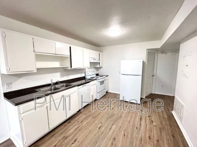 606 Virginia St #103 - Photo 2 of 11