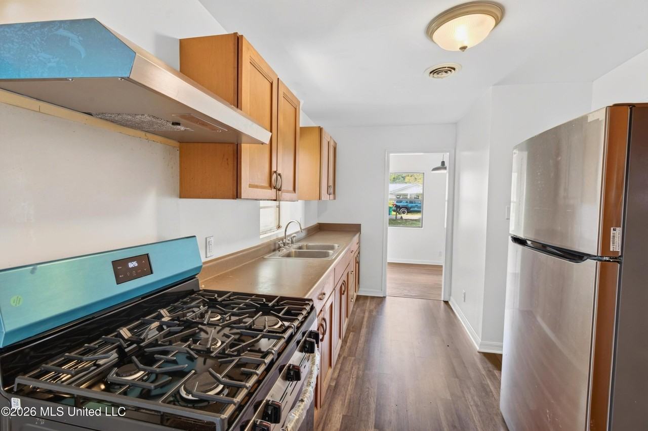 106 Rosemary Ave - Photo 3 of 46