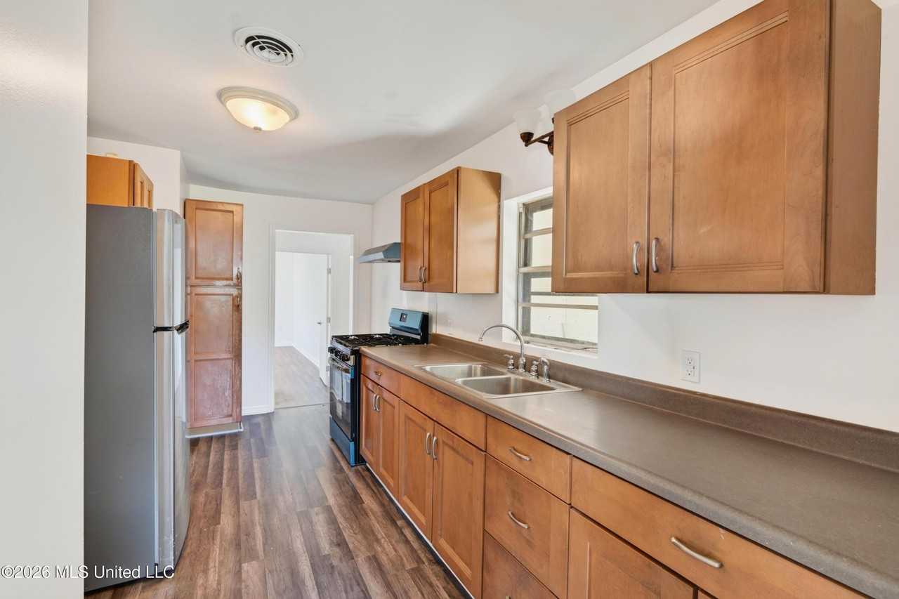 106 Rosemary Ave - Photo 4 of 46