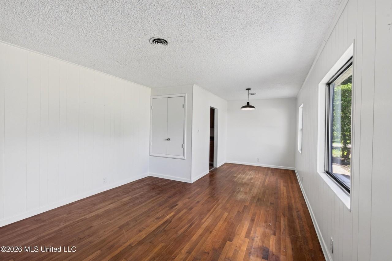 106 Rosemary Ave - Photo 5 of 46