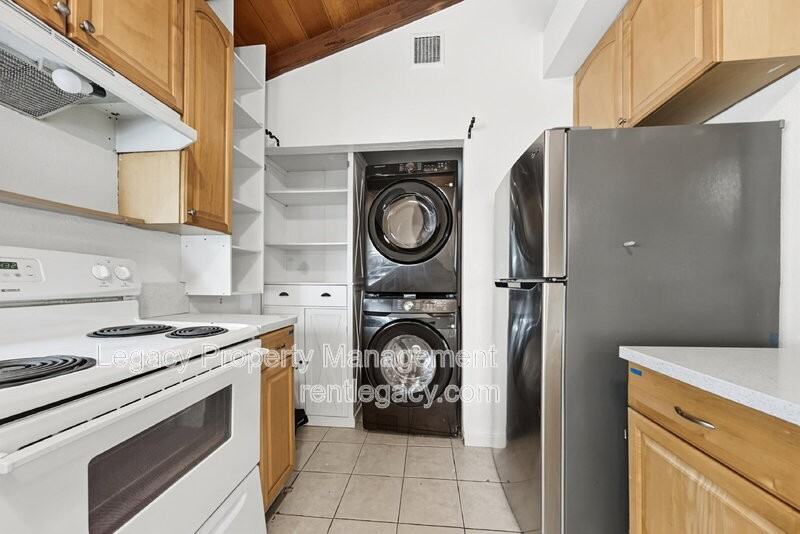 7867 Dracena Dr - Photo 3 of 16