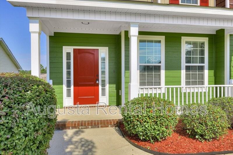 1015 Rosland Cir - Photo 4 of 50