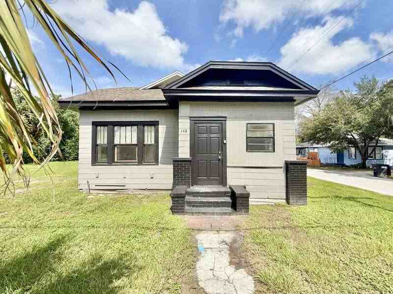 548 Woodlawn St - Photo 2 of 48