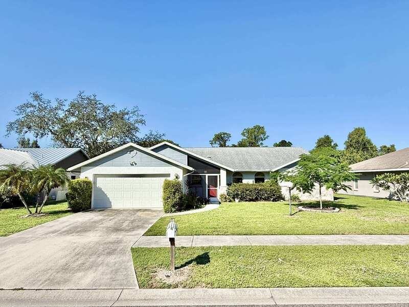 1800 Towering Oak Dr - Photo 2 of 50