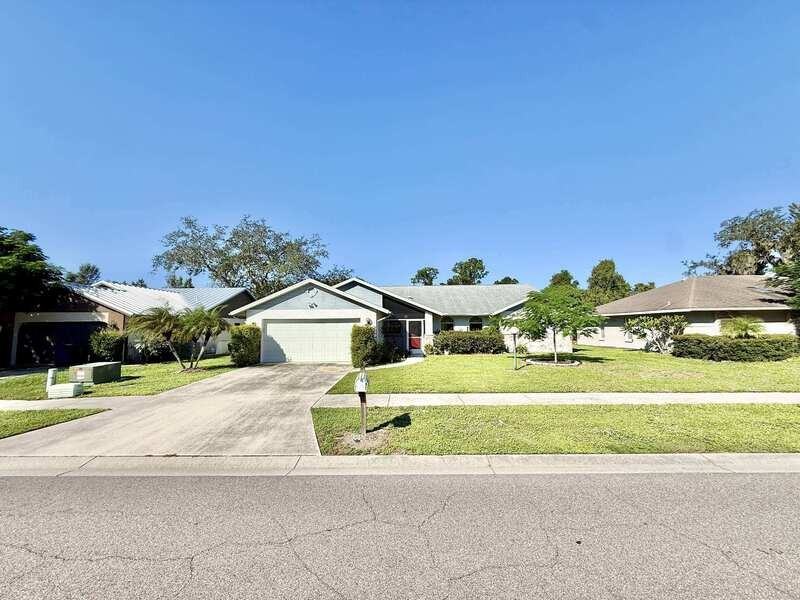 1800 Towering Oak Dr - Photo 3 of 50