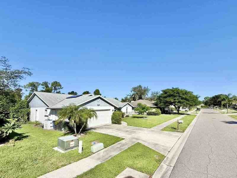 1800 Towering Oak Dr - Photo 4 of 50