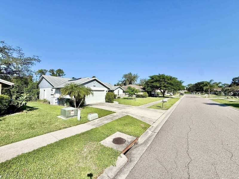1800 Towering Oak Dr - Photo 5 of 50
