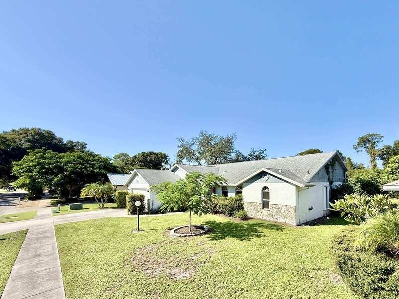 1800 Towering Oak Dr - Photo 6 of 50
