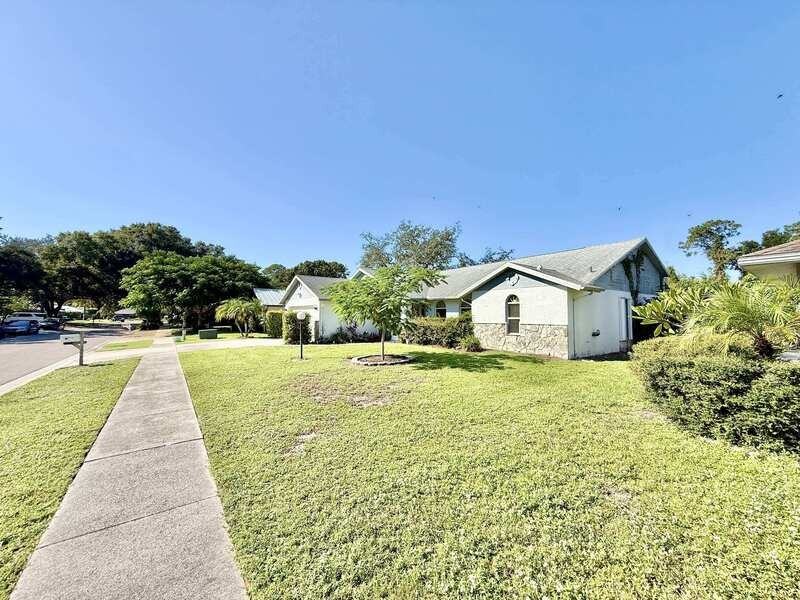 1800 Towering Oak Dr - Photo 7 of 50