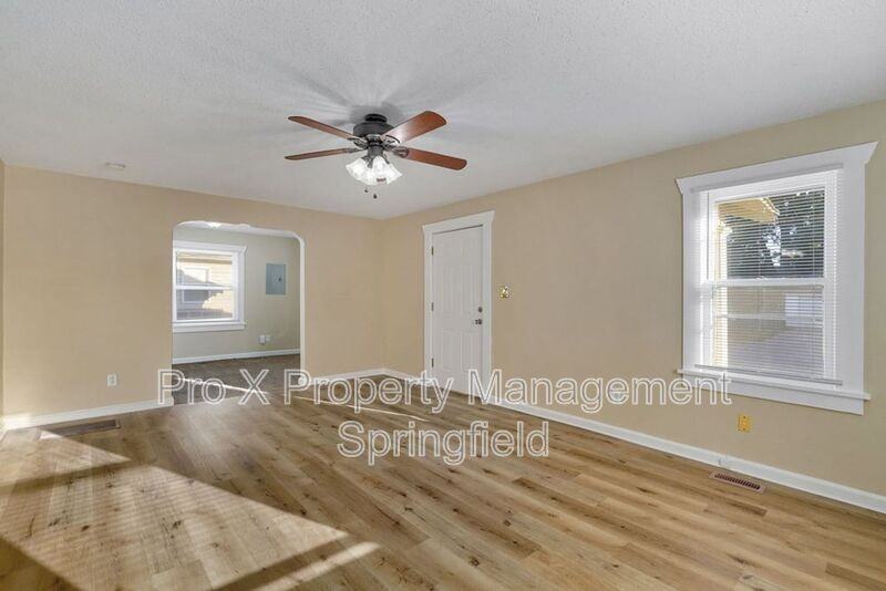 611 W Calhoun St - Photo 7 of 17