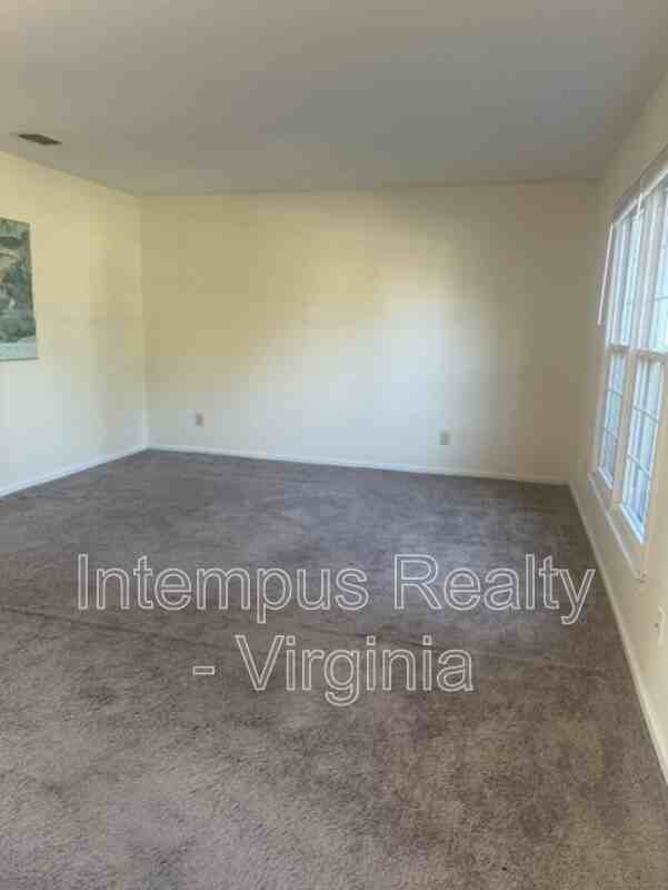 410 Forest Ct - Photo 2 of 12