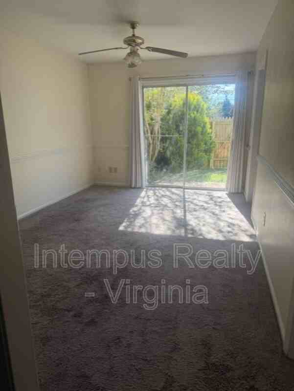 410 Forest Ct - Photo 3 of 12