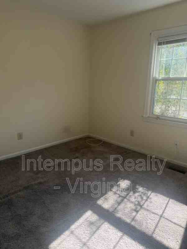 410 Forest Ct - Photo 7 of 12